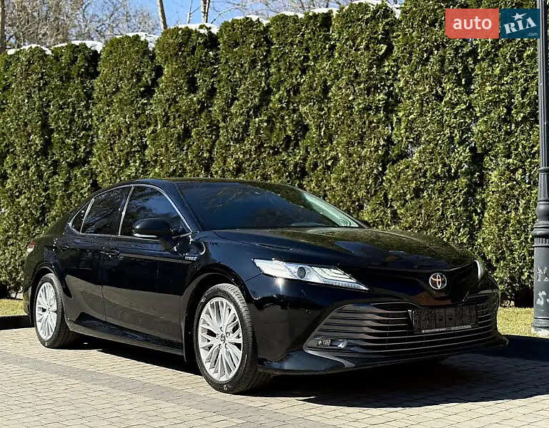 Седан Toyota Camry 2019 в Львове
