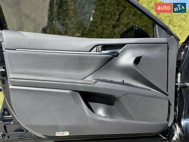 Седан Toyota Camry 2019 в Львове