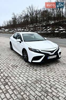 Седан Toyota Camry 2022 в Теребовлі