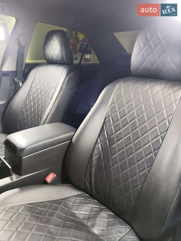 Седан Toyota Camry 2016 в Киеве