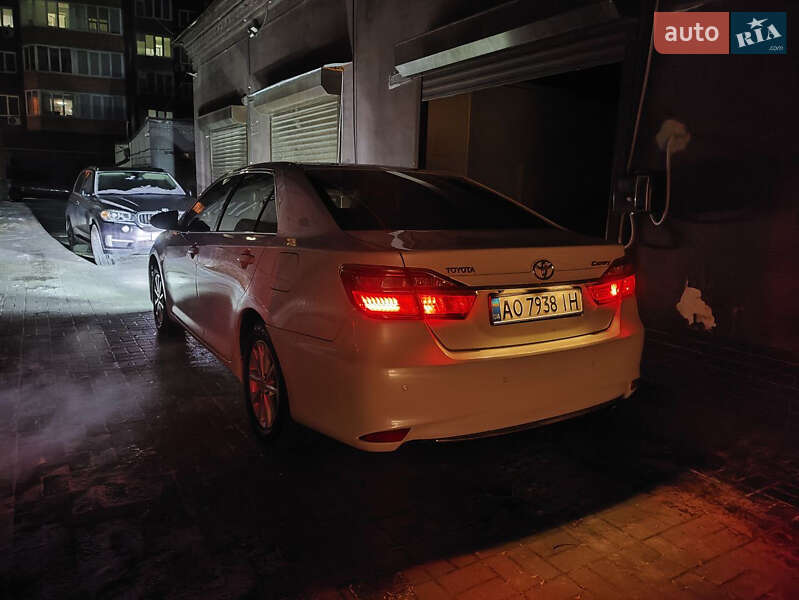 Седан Toyota Camry 2016 в Киеве