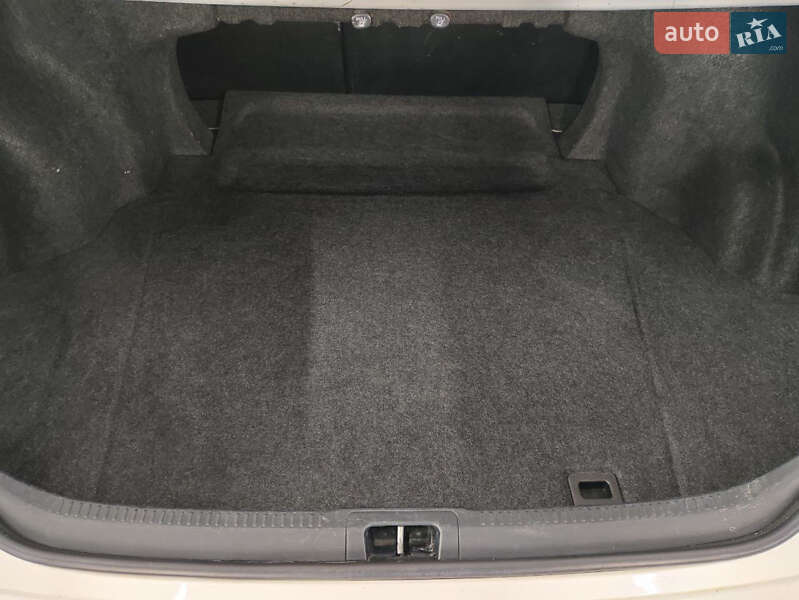 Седан Toyota Camry 2016 в Киеве