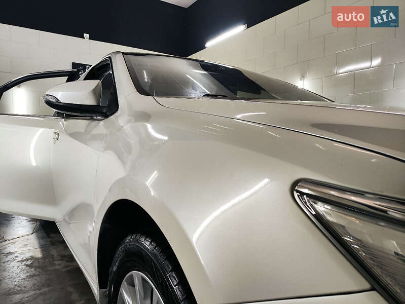 Седан Toyota Camry 2016 в Киеве