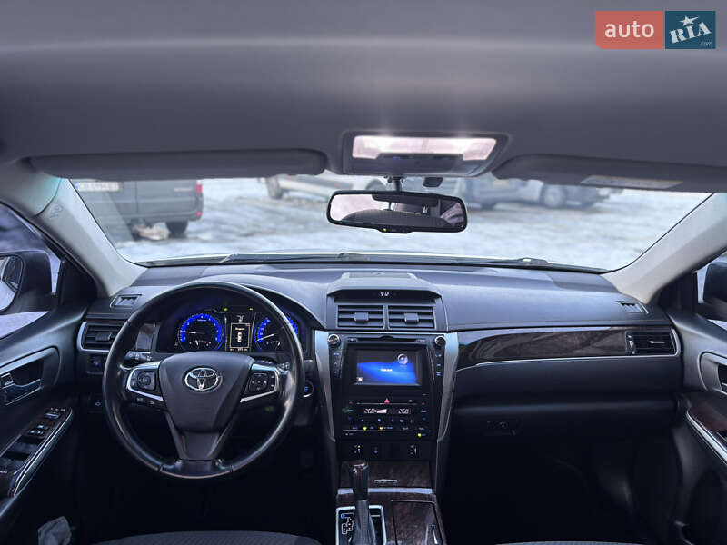 Седан Toyota Camry 2016 в Чернигове