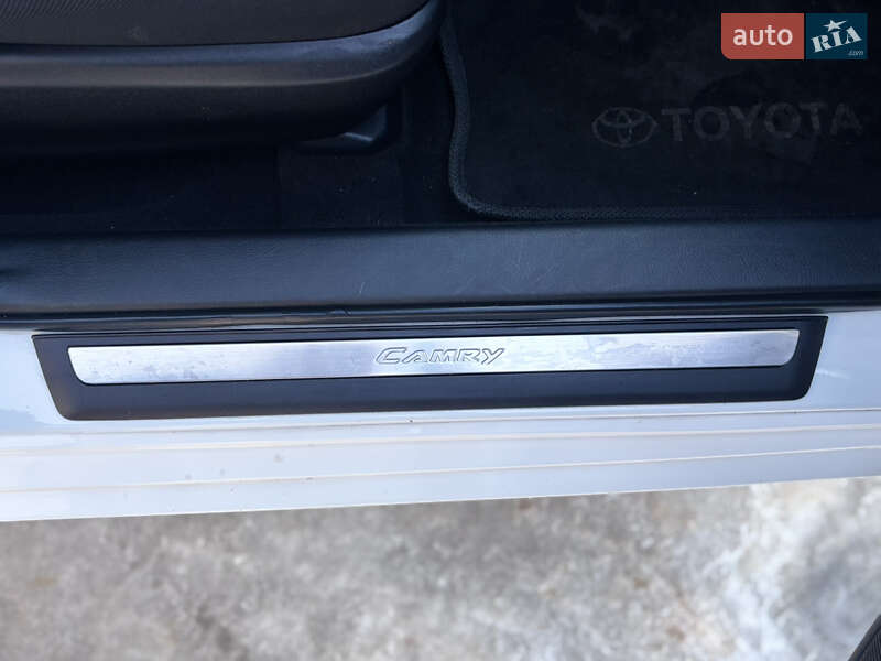 Седан Toyota Camry 2016 в Чернигове