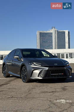 Седан Toyota Camry 2025 в Києві