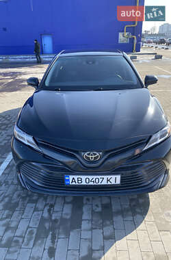 Седан Toyota Camry 2017 в Виннице