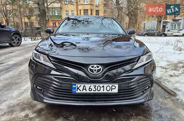 Седан Toyota Camry 2017 в Киеве
