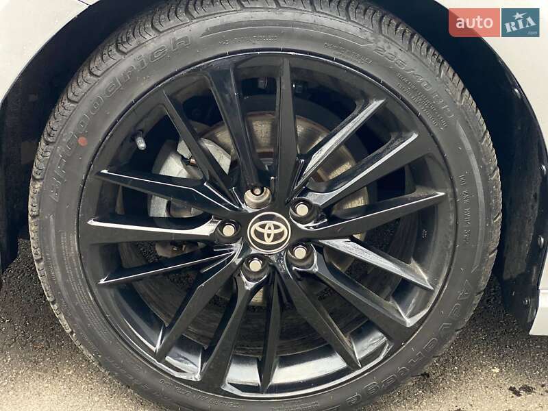 Седан Toyota Camry 2020 в Киеве