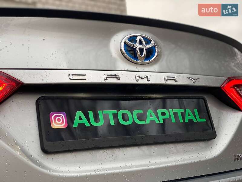 Седан Toyota Camry 2020 в Киеве