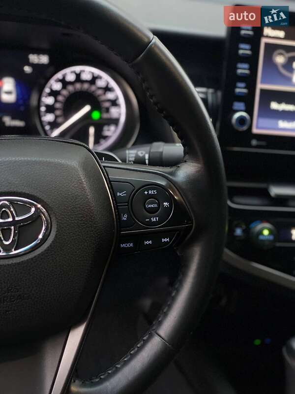 Седан Toyota Camry 2020 в Киеве