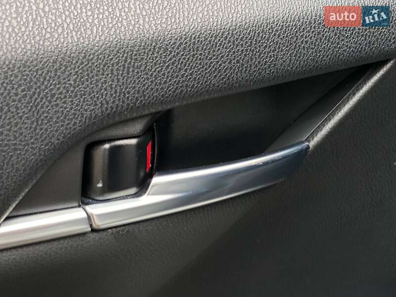 Седан Toyota Camry 2020 в Киеве