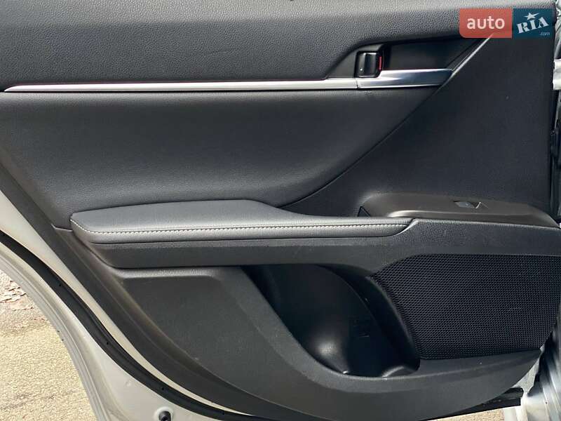 Седан Toyota Camry 2020 в Киеве