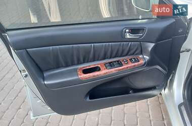 Седан Toyota Camry 2003 в Кривом Роге