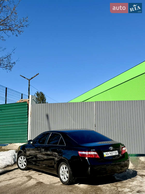 Седан Toyota Camry 2010 в Житомире