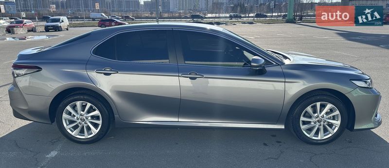 Седан Toyota Camry 2023 в Киеве