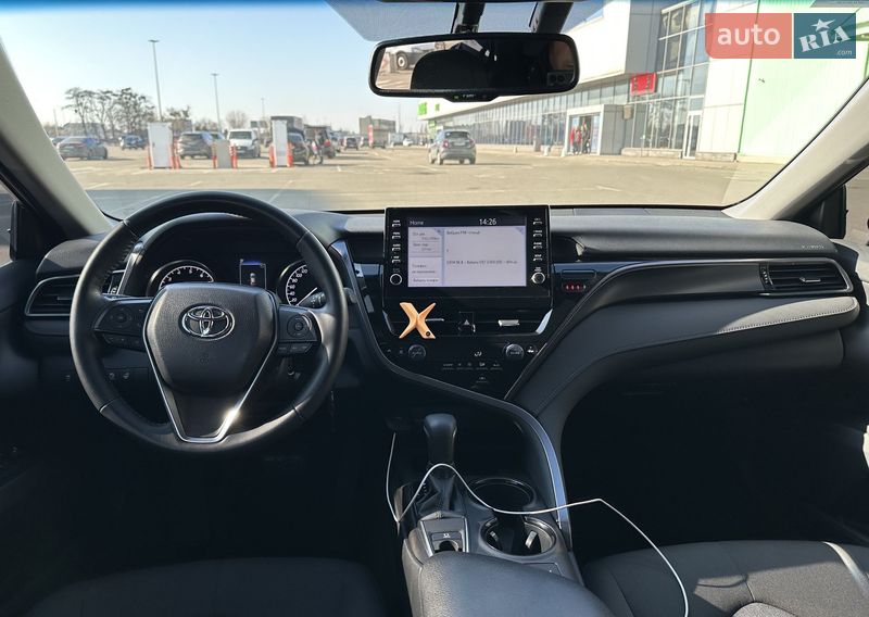 Седан Toyota Camry 2023 в Киеве