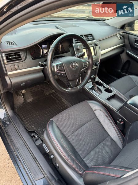 Седан Toyota Camry 2017 в Киеве
