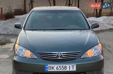 Седан Toyota Camry 2005 в Вараше