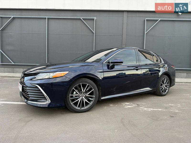 Седан Toyota Camry 2021 в Киеве