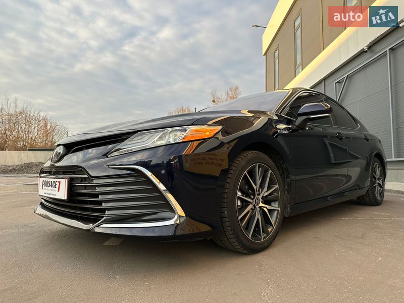 Седан Toyota Camry 2021 в Киеве