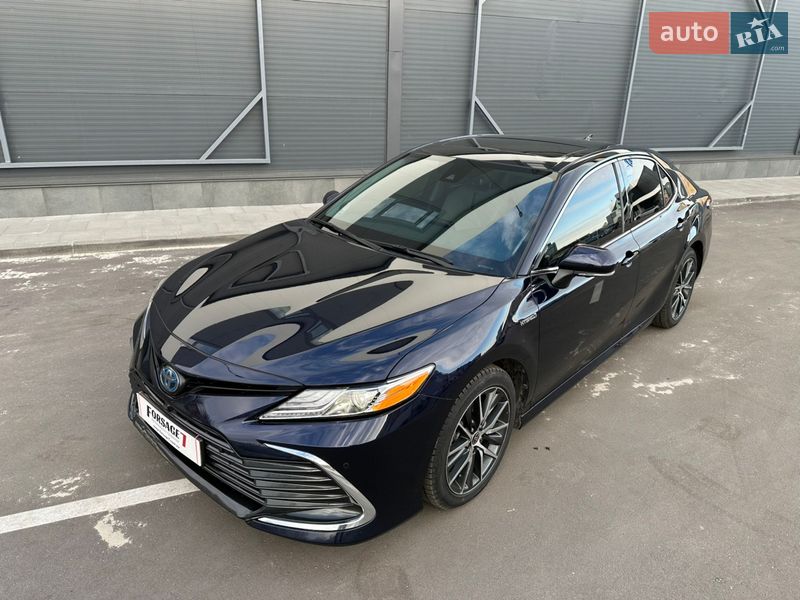 Седан Toyota Camry 2021 в Киеве