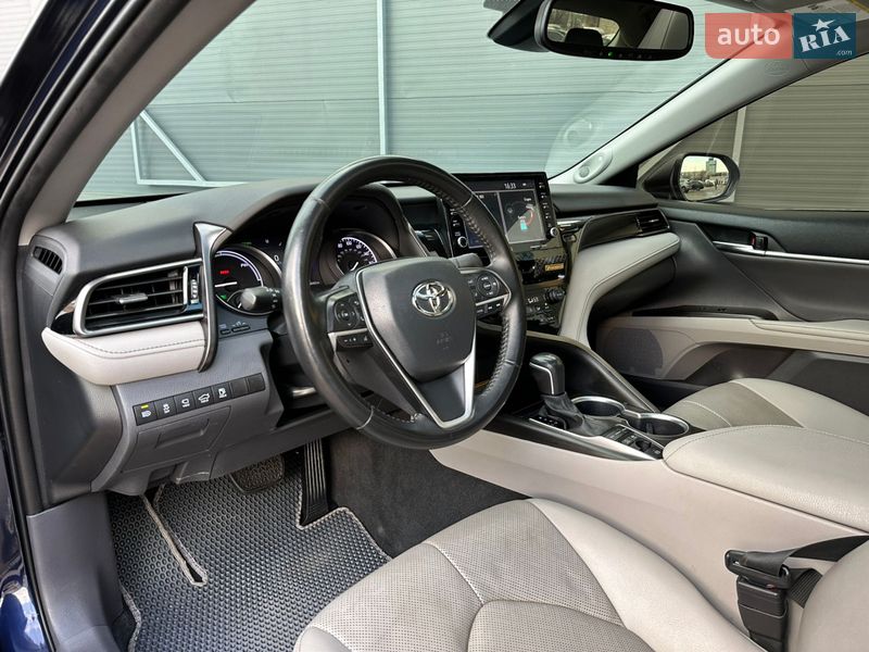 Седан Toyota Camry 2021 в Киеве