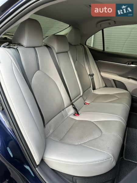 Седан Toyota Camry 2021 в Киеве