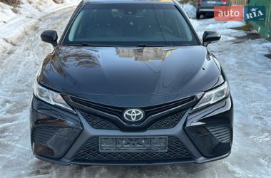 Седан Toyota Camry 2017 в Киеве