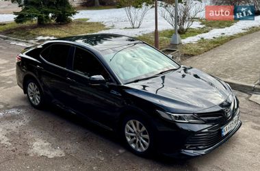 Седан Toyota Camry 2020 в Киеве