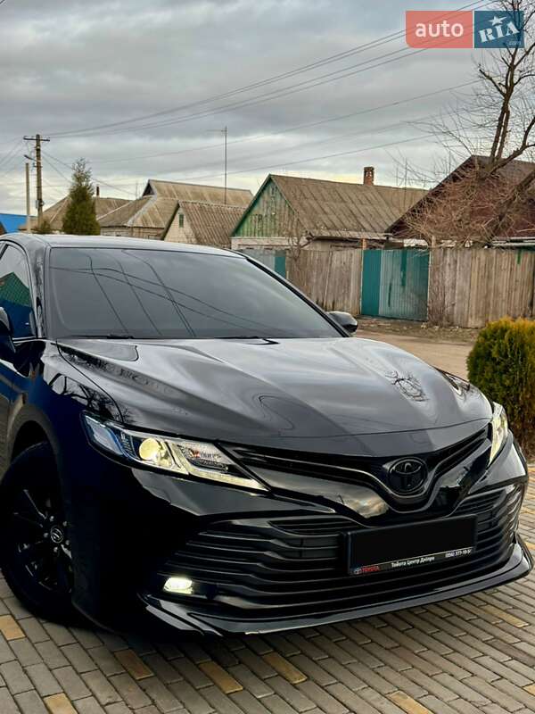 Седан Toyota Camry 2018 в Днепре
