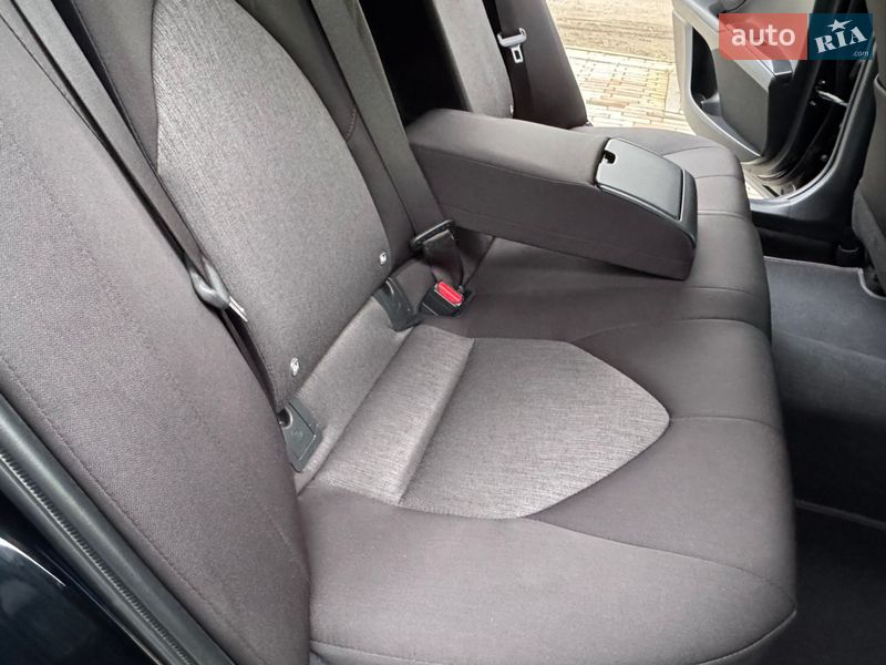 Седан Toyota Camry 2018 в Днепре