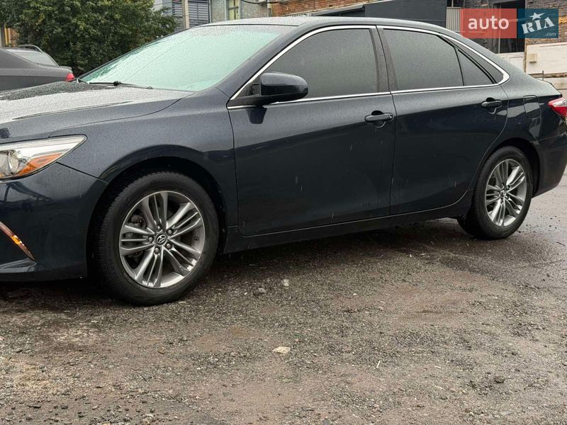 Седан Toyota Camry 2016 в Виннице