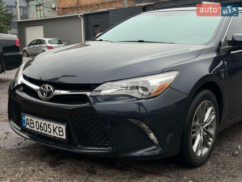 Седан Toyota Camry 2016 в Виннице