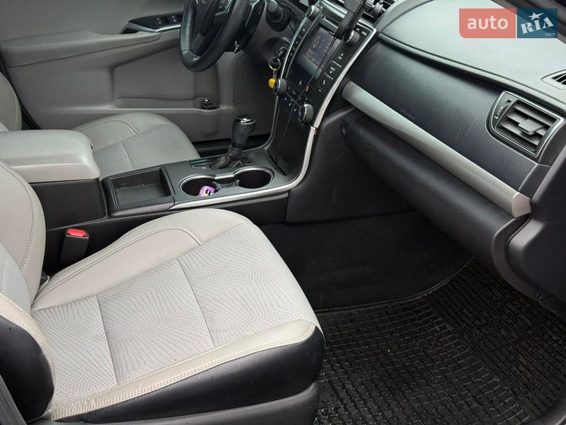 Седан Toyota Camry 2016 в Виннице