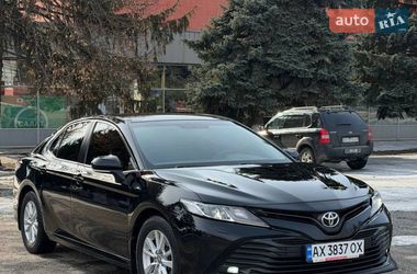 Седан Toyota Camry 2018 в Валках