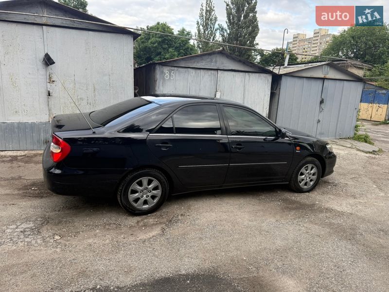 Седан Toyota Camry 2004 в Киеве