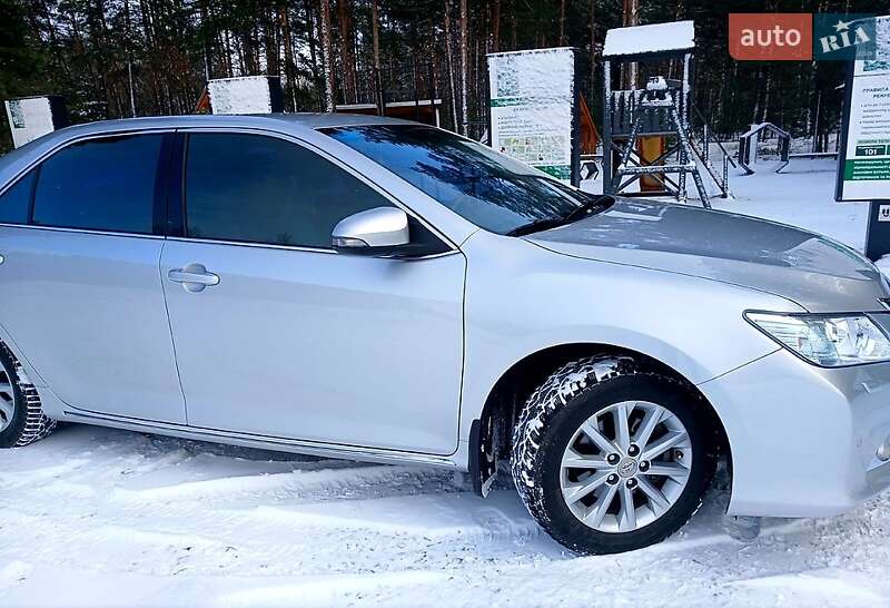 Седан Toyota Camry 2012 в Саврани