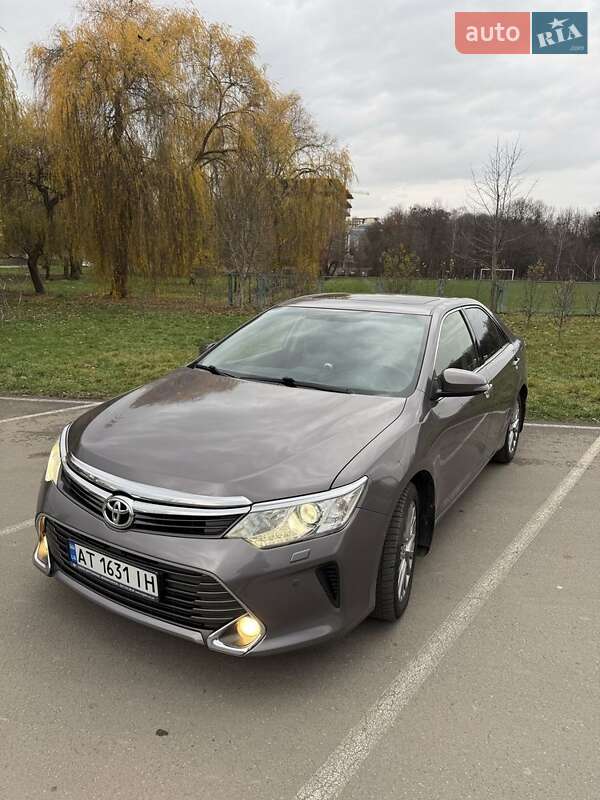 Седан Toyota Camry 2015 в Ивано-Франковске