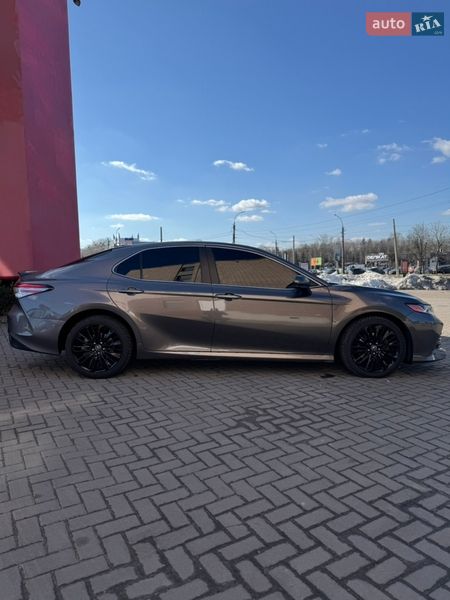 Седан Toyota Camry 2018 в Черкассах