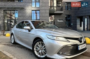 Седан Toyota Camry 2020 в Києві