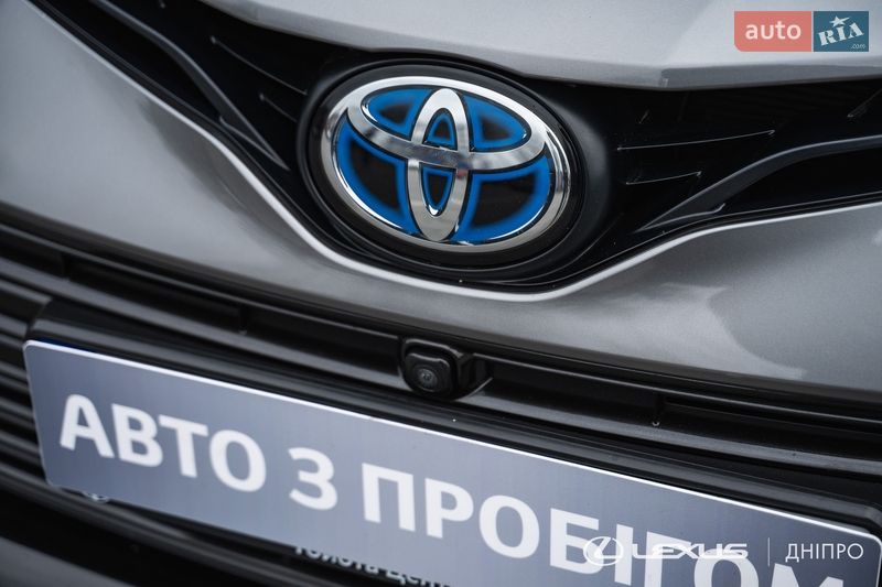 Седан Toyota Camry 2024 в Днепре