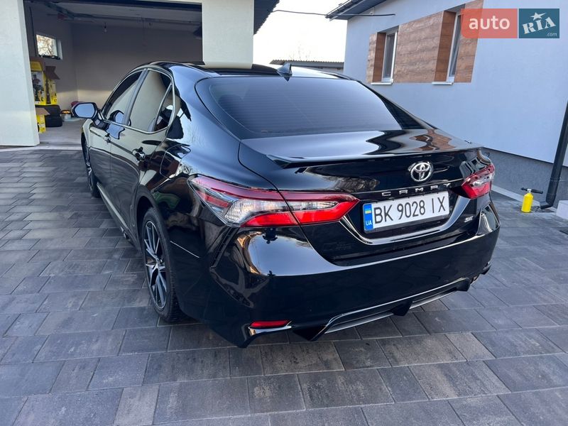 Седан Toyota Camry 2020 в Буче