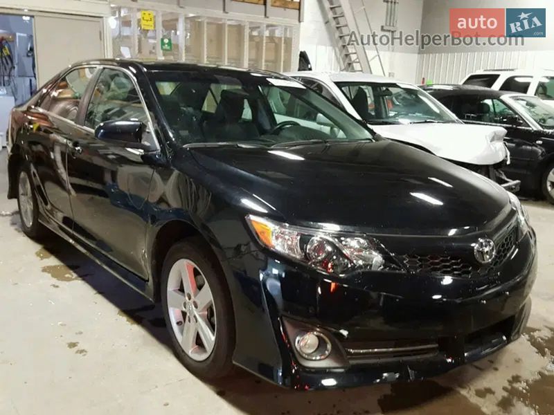 Седан Toyota Camry 2014 в Киеве