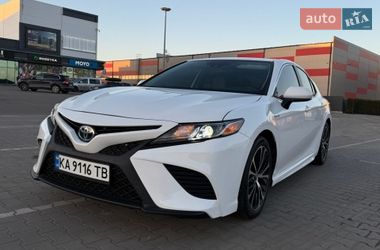 Седан Toyota Camry 2020 в Києві