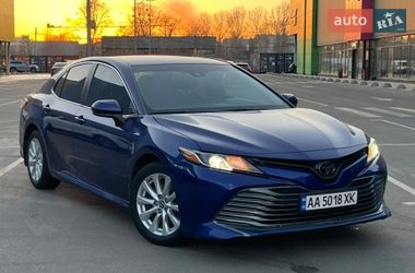 Седан Toyota Camry 2017 в Киеве