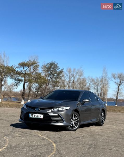 Седан Toyota Camry 2022 в Дніпрі