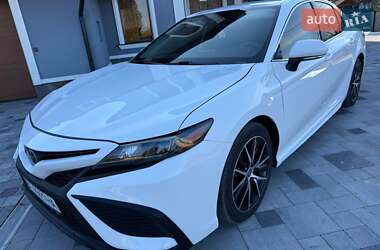 Седан Toyota Camry 2022 в Теребовлі