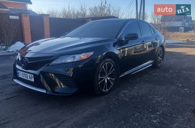 Седан Toyota Camry 2019 в Києві
