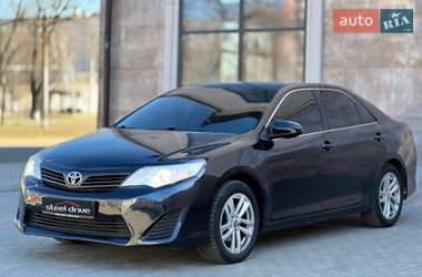 Седан Toyota Camry 2014 в Николаеве
